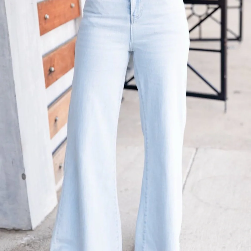 Mica// super wide leg jeans - Picture 4 of 5